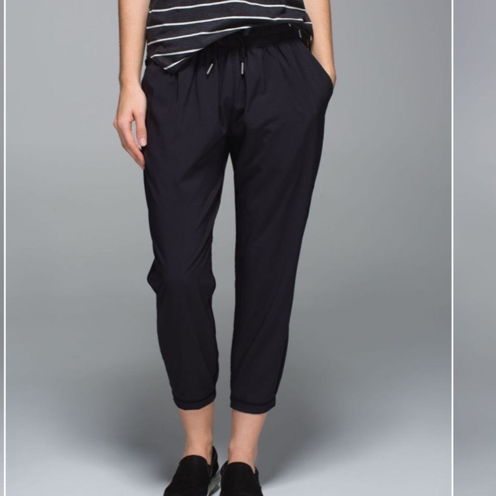 lululemon athletica Black Cropped Drawstring Jogger Pants